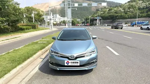 Corolla 2016 Hybrid 1.8L E-CVT Deluxe Edition