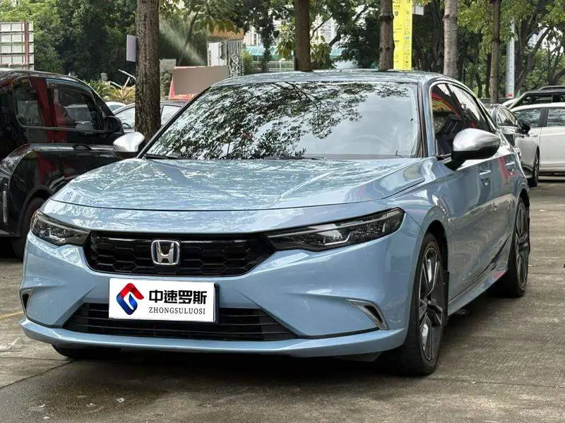 Stylish 2023 2.0L e:HEV Premium Edition