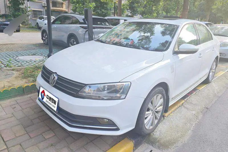 Sagitar 2015 1.6L Automatic Comfort