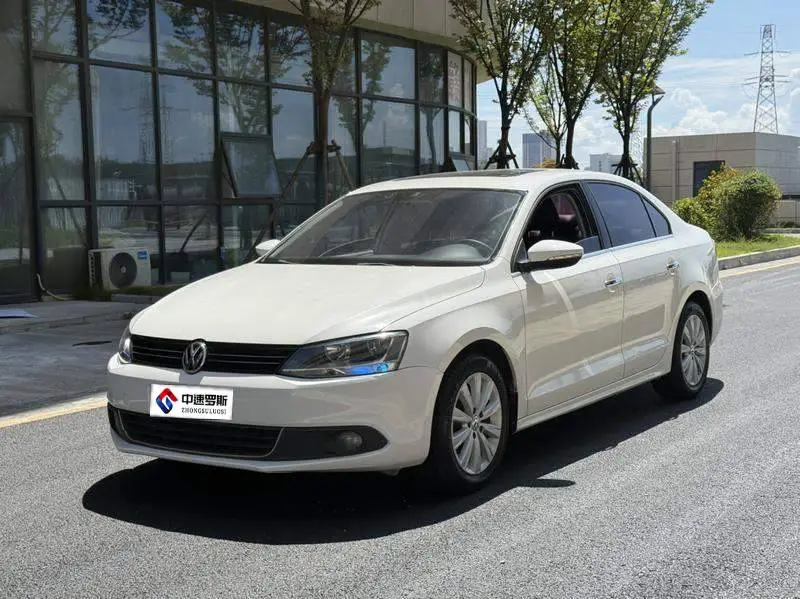 Sagitar 2014 facelift 1.6L manual leading model