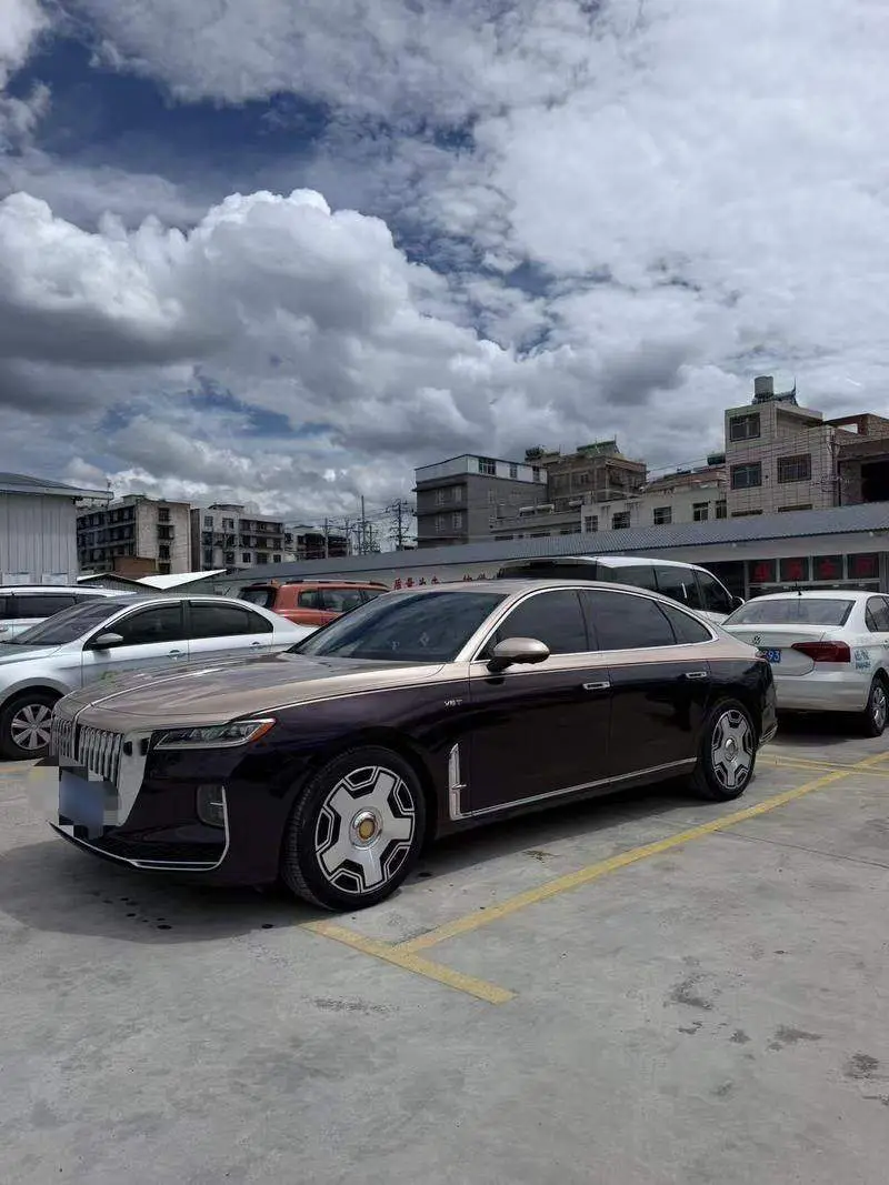 Hongqi H9 2022 2.0T Zhilian Flagship Edition