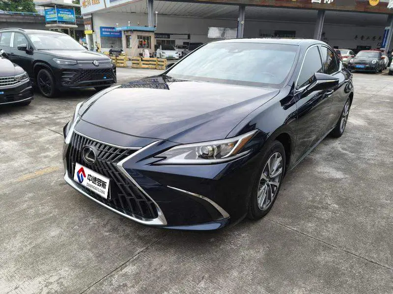 Lexus ES 2022 300h Excellence Edition