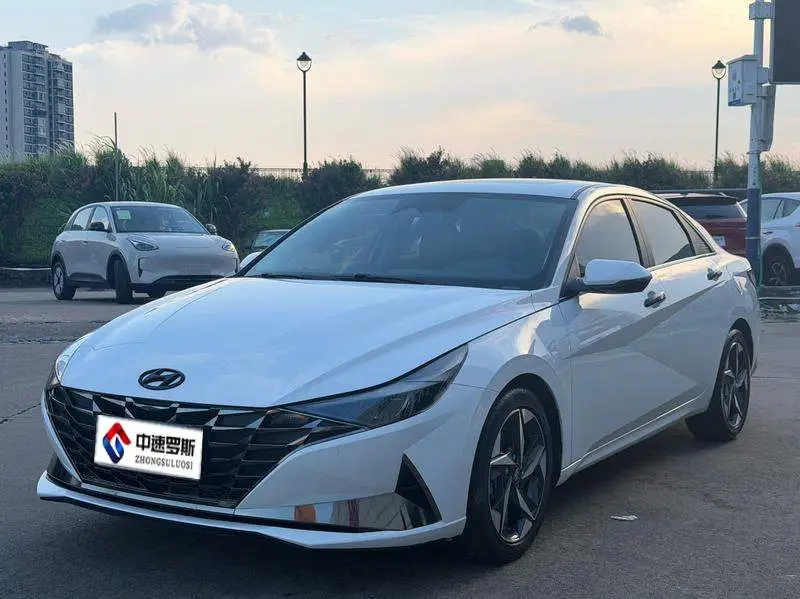 Elantra 2022 1.5L CVT LUX Premium Edition