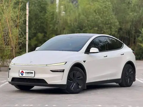 รุ่น Y 2025 rear-wheel drive version