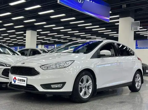 Fox 2015 Hatchback 1.6L Automatic Comfort