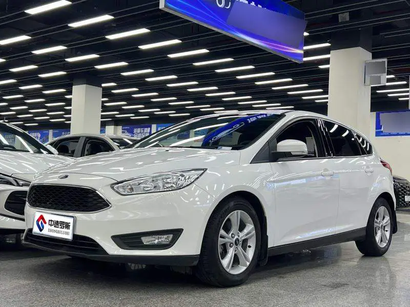 Fox 2015 Hatchback 1.6L Automatic Comfort