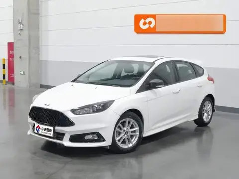 Fox 2015 Hatchback 1.6L Manual Fashion Edition