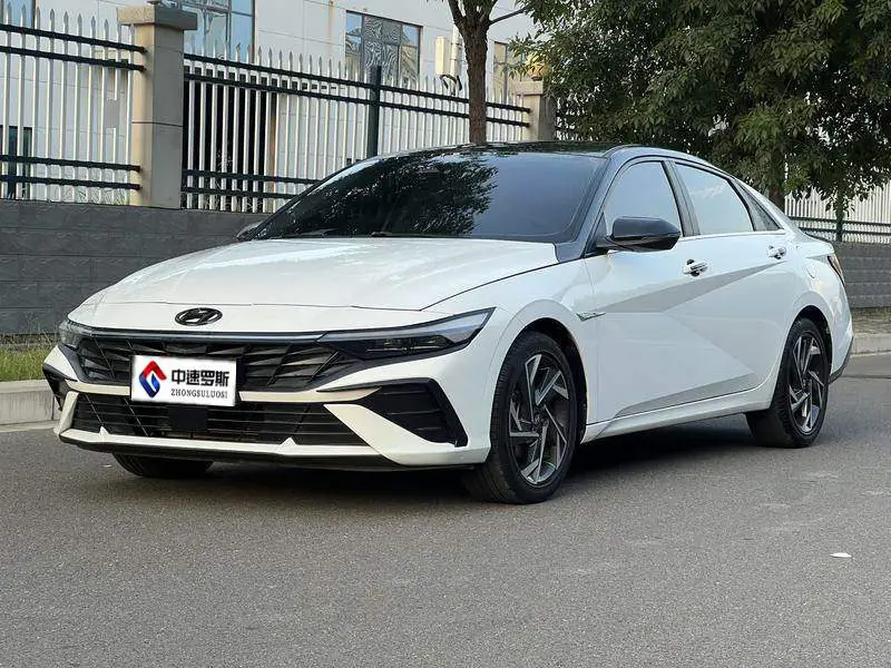 Elantra 2023 1.5L CVT LUX Premium Edition