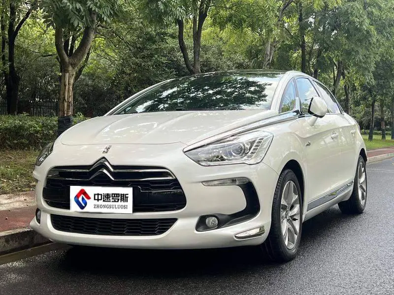 DS 5 2013 1.6T Luxury Edition THP160