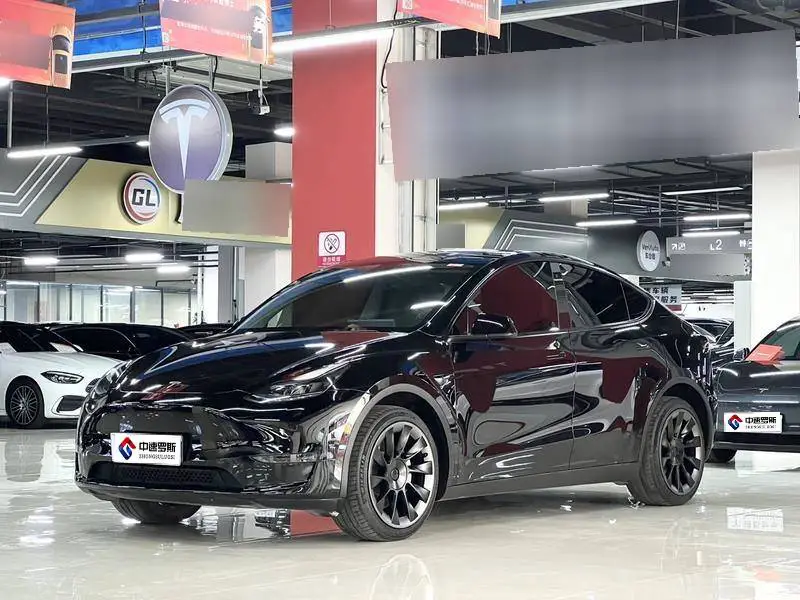 الطراز Y 2023 Long Range All-Wheel نظام الدفع