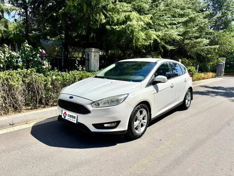 Fox 2017 Hatchback 1.6L Manual Comfort Smart Edition