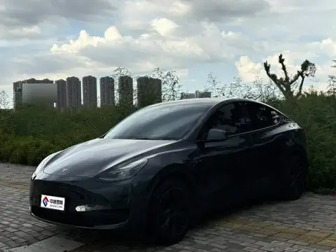 الطراز Y 2024 rear-wheel drive version