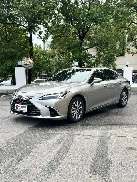 Lexus ES 2025 300h Premium Edition