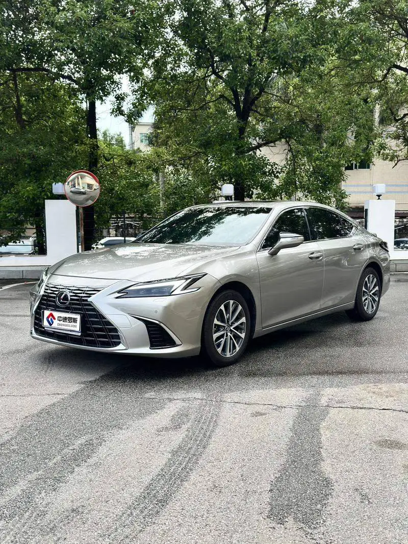 Lexus ES 2025 300h Premium Edition