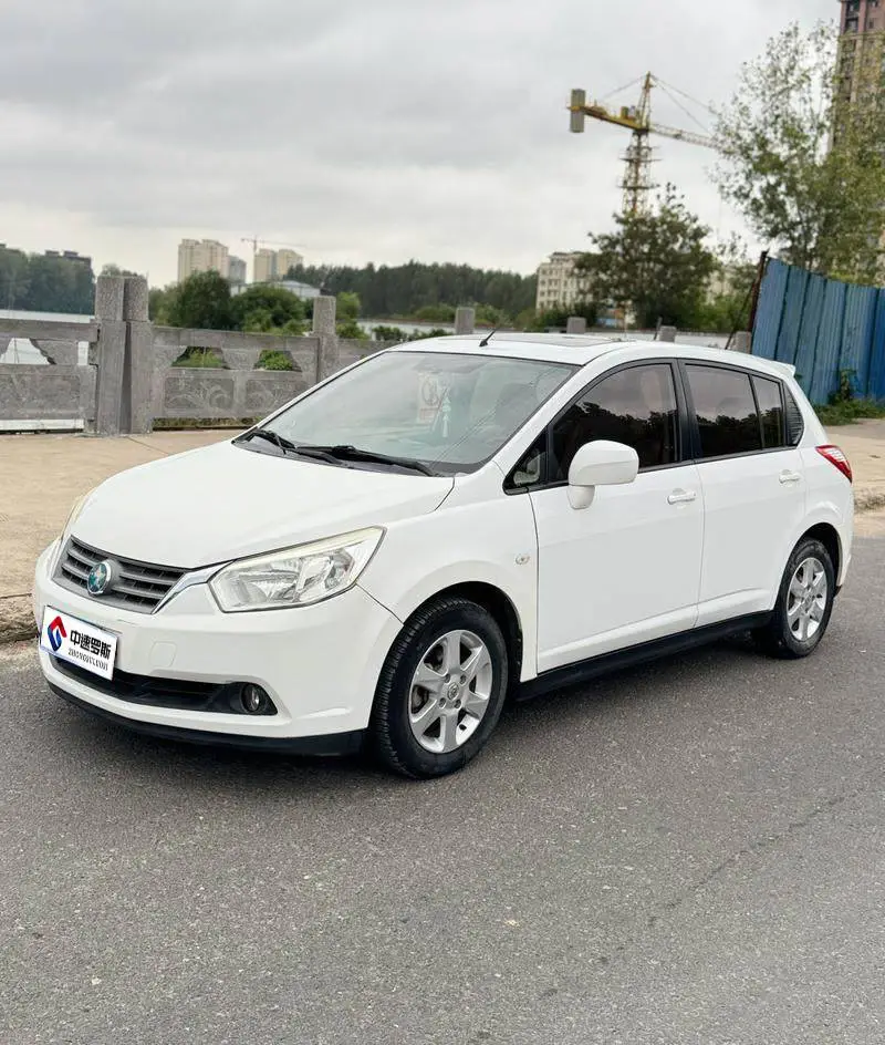 Venucia R50 2013 1.6L Automatic Luxury Edition