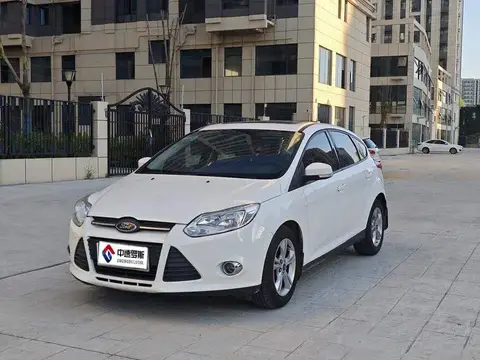 Fox 2012 Hatchback 1.6L Manual Fashion Edition