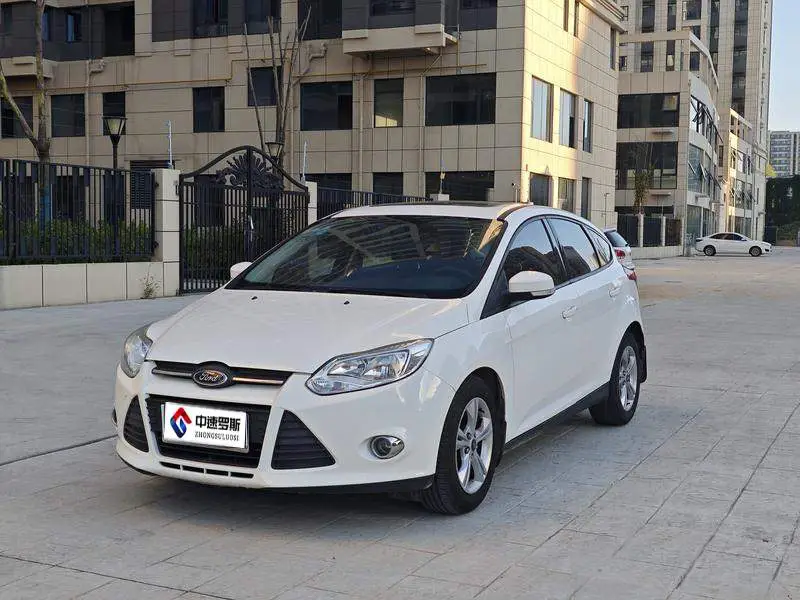 Fox 2012 Hatchback 1.6L Manual Fashion Edition