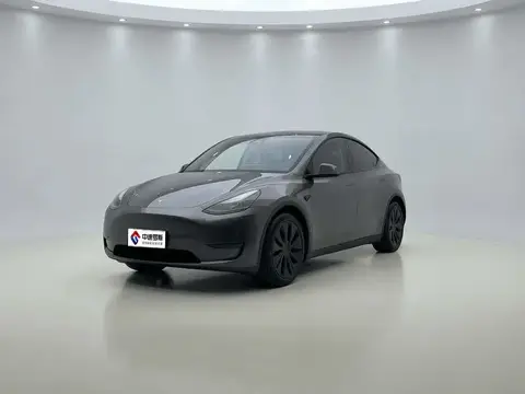 الطراز Y 2024 long-range all-wheel drive version