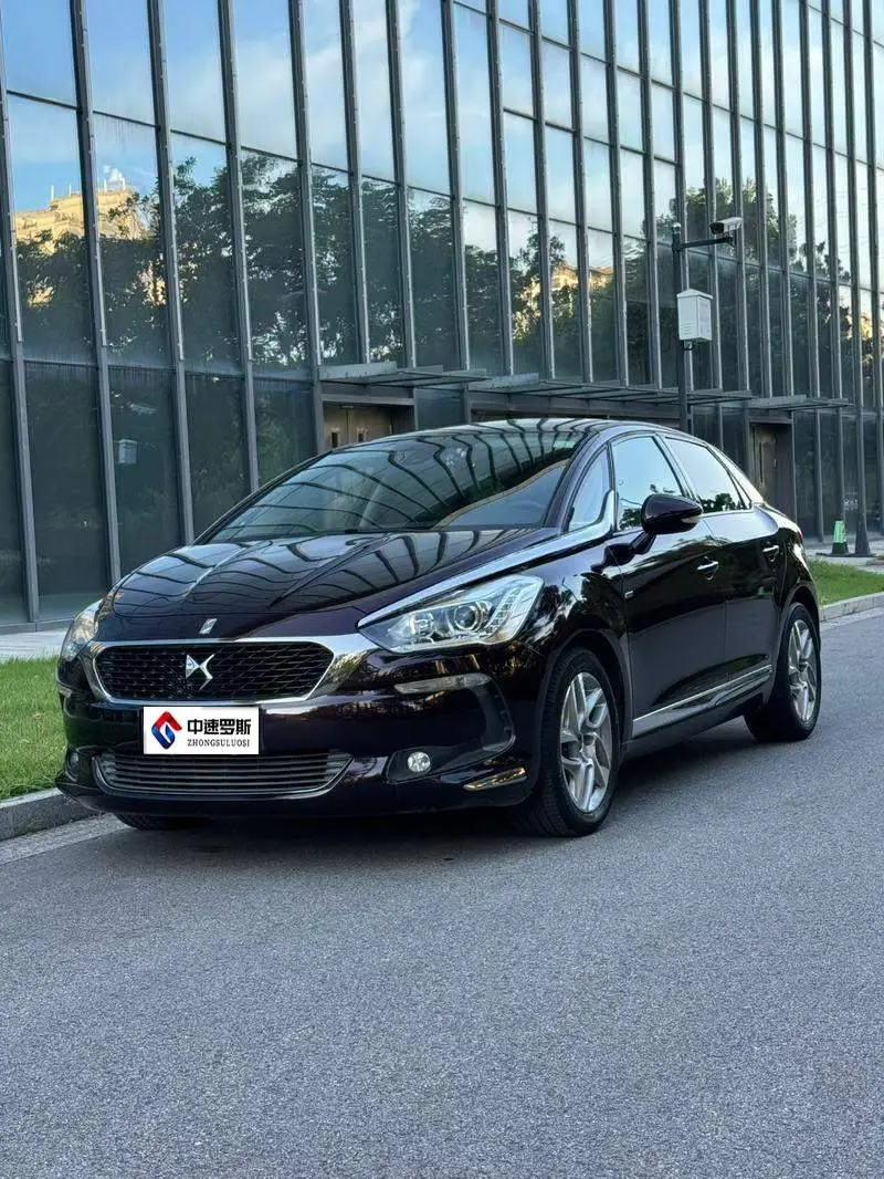 DS 5 2015 1.6T Elegant Edition THP160