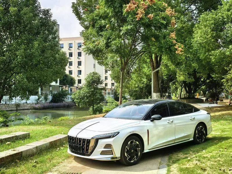 Hongqi H6 2023 2.0T Premium Edition