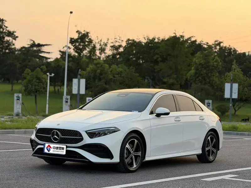 Mercedes-Benz A-Class 2024 A 200 L Fashion Edition