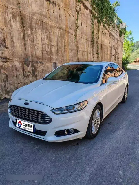 Mondeo 2013 2.0L GTDi200 Luxury Модель