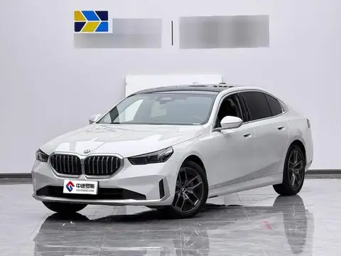 BMW 5 السلسلة 2025 530Li xنظام الدفع Luxury Package