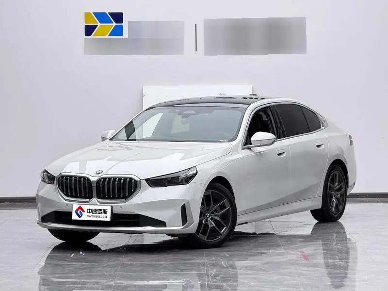 BMW 5 Series 2025 530Li xDrive Luxury Package