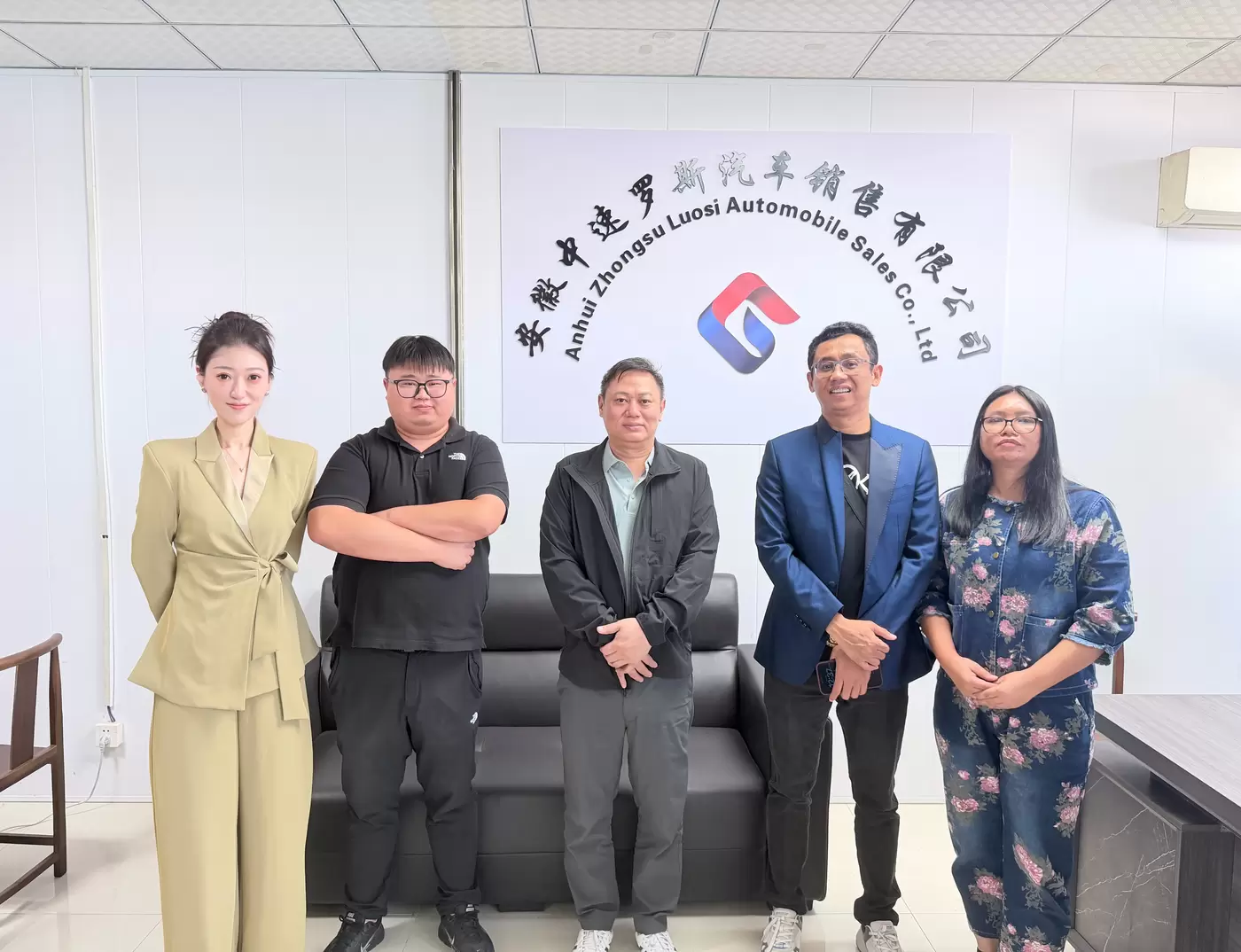 Our team and buyers at the BYD Hefei final-assembly factory